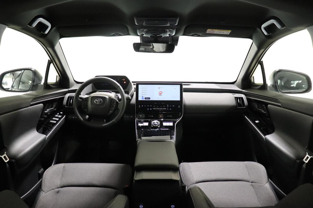 Toyota bZ4X Dynamic 71 kWh, BSM, 360 Camera, Stoel & Stuur verwarming, Parkeersensoren voor en achter!