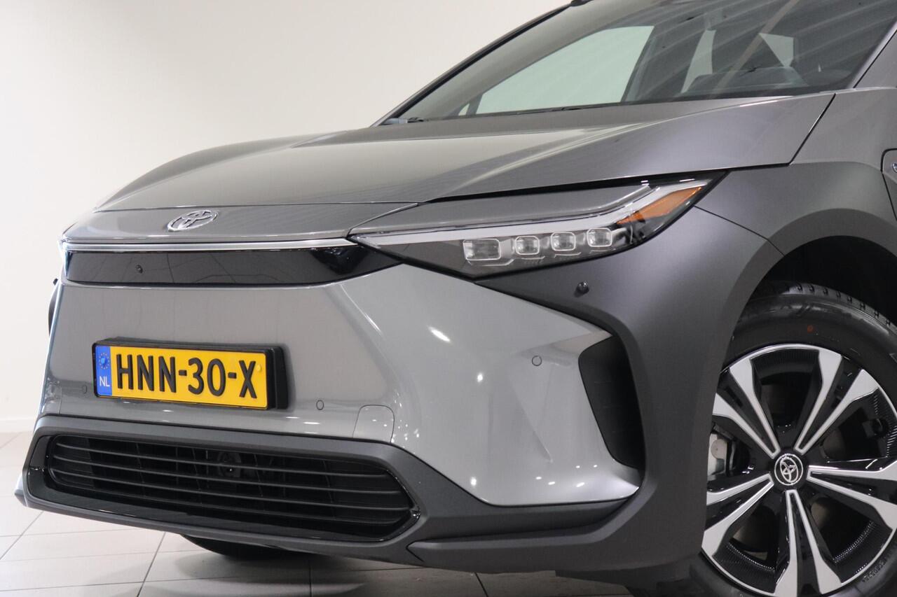 Toyota bZ4X Dynamic 71 kWh, BSM, 360 Camera, Stoel & Stuur verwarming, Parkeersensoren voor en achter!