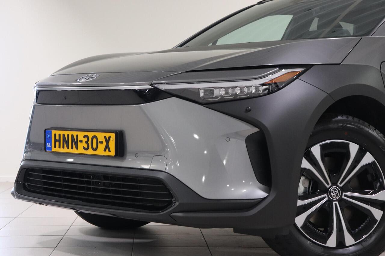 Toyota bZ4X Dynamic 71 kWh, BSM, 360 Camera, Stoel & Stuur verwarming, Parkeersensoren voor en achter!