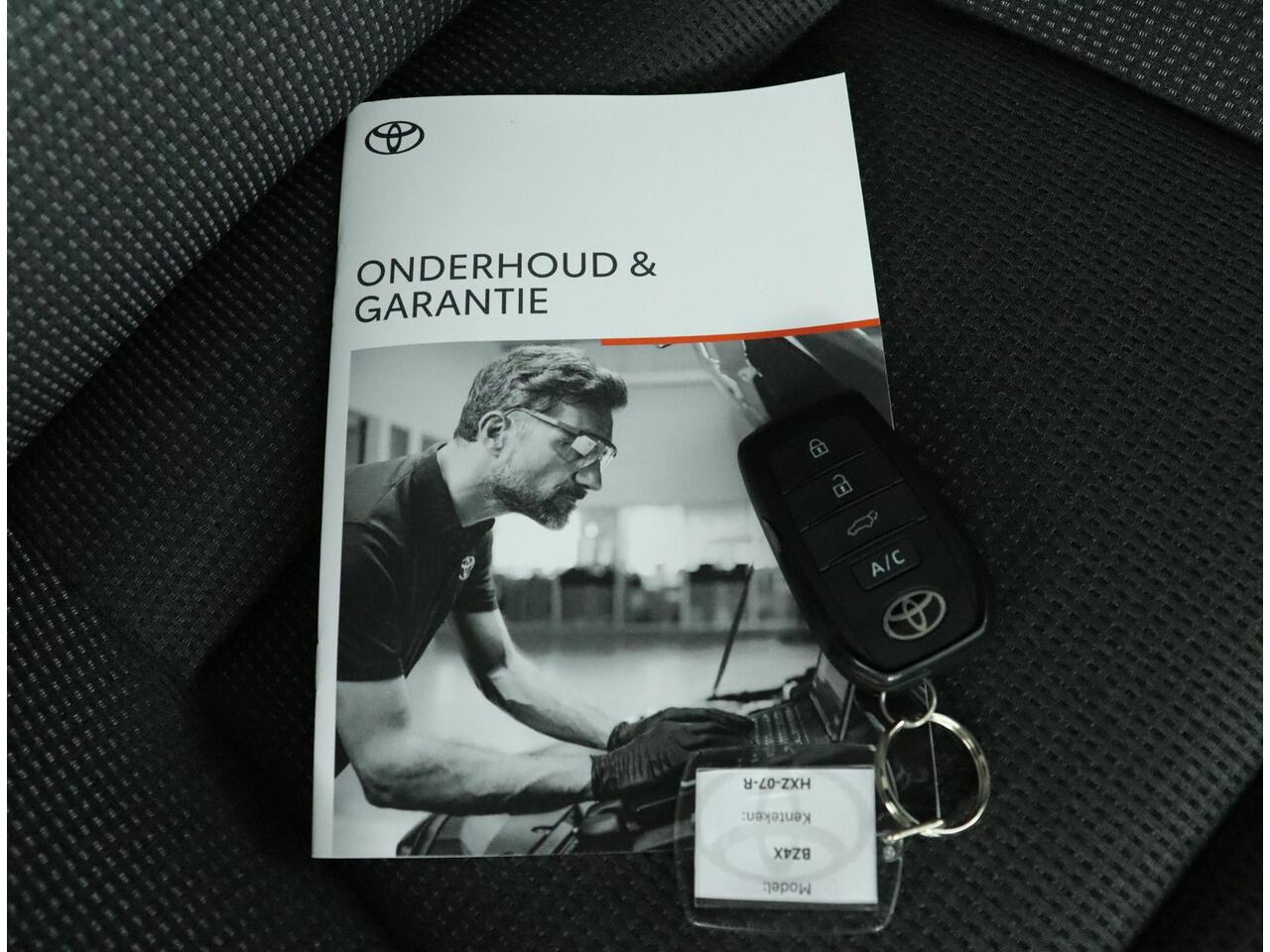 Toyota bZ4X Dynamic 71 kWh | Panoramadak | Stoelverwarming | 360 graden camera |