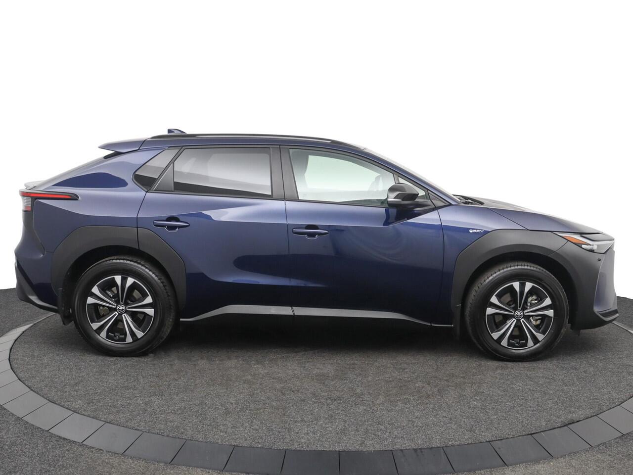 Toyota bZ4X Business Plus 71 kWh | Navigatie | 360 graden camera | Parkeersensoren en camera |