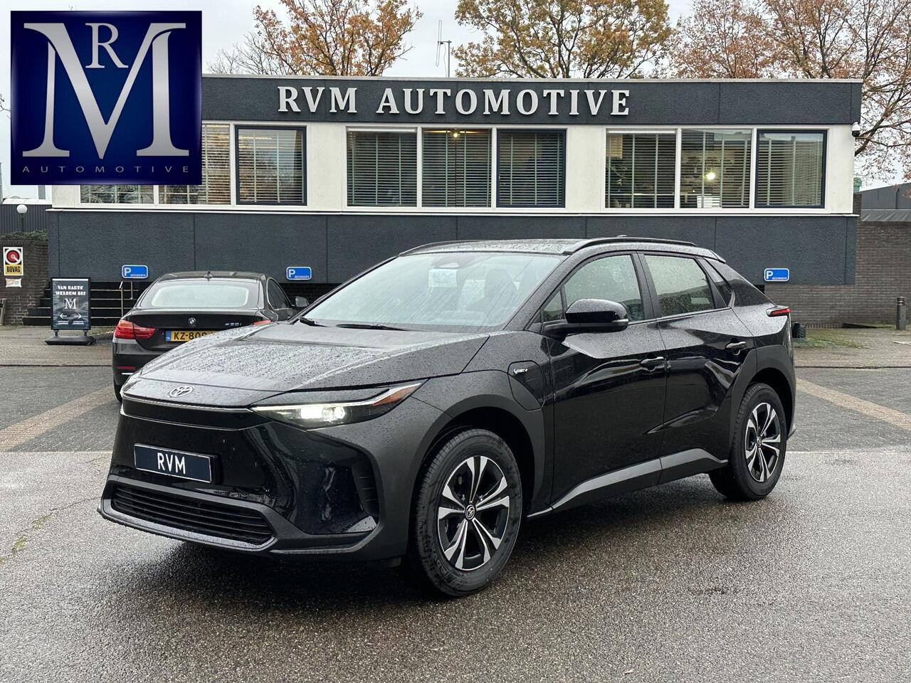 Toyota bZ4X ACTIVE 71 kWh VAN: ¤39.900,- VOOR: ¤35.440,- UW EINDEJAARSVOORDEEL: ¤4.460,- | 3 FASE| NIEUWE AUTO!!| 10 JAAR VOLLEDIGE FABRIEKSGARANTIE TOYOTA!| WARMTEPOMP| ADAPTIVE CRUISE| ACHTERUITRIJ CAMERA|