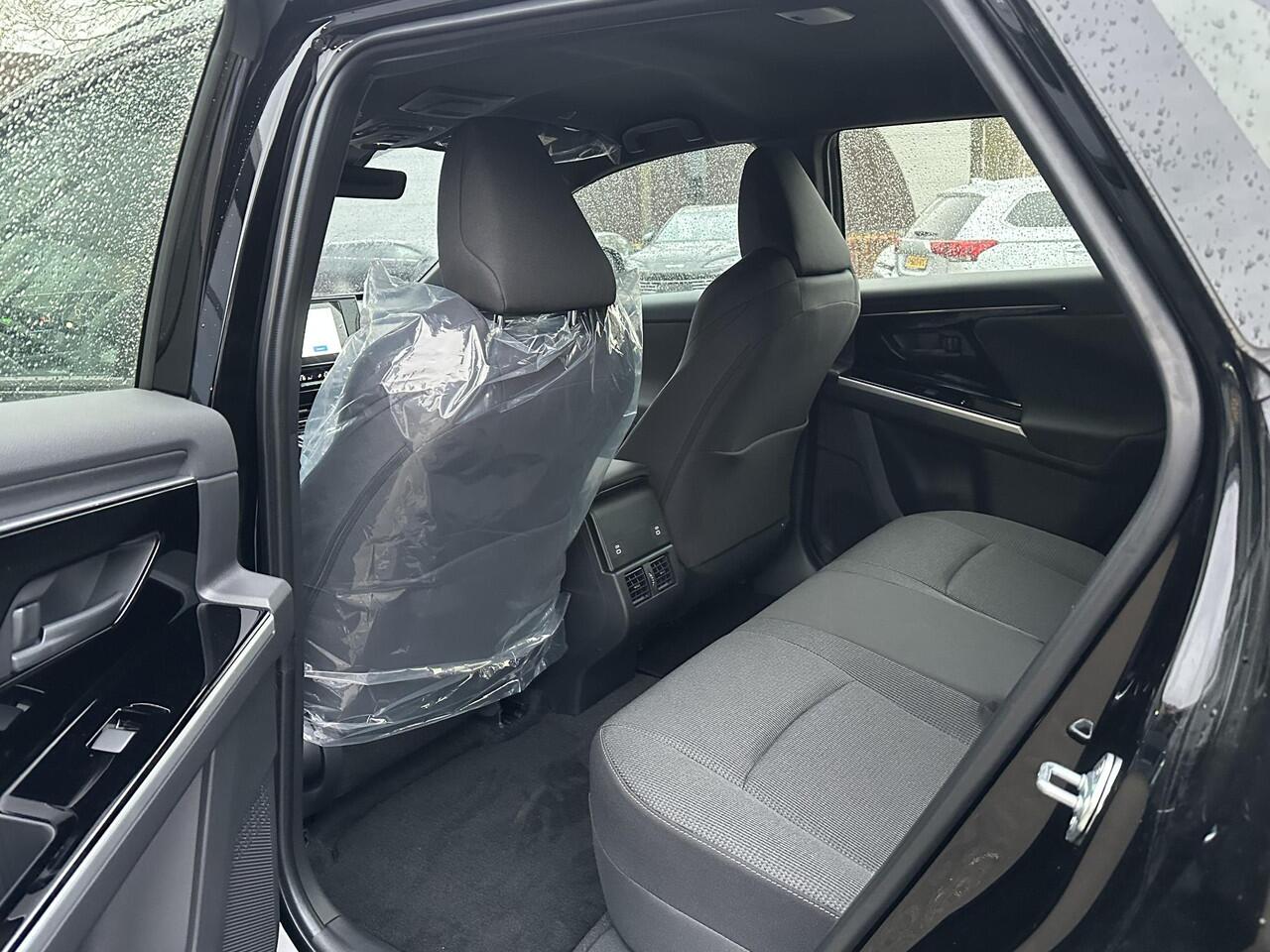 Toyota bZ4X ACTIVE 71 kWh VAN: ¤39.900,- VOOR: ¤35.440,- UW EINDEJAARSVOORDEEL: ¤4.460,- | 3 FASE| NIEUWE AUTO!!| 10 JAAR VOLLEDIGE FABRIEKSGARANTIE TOYOTA!| WARMTEPOMP| ADAPTIVE CRUISE| ACHTERUITRIJ CAMERA|