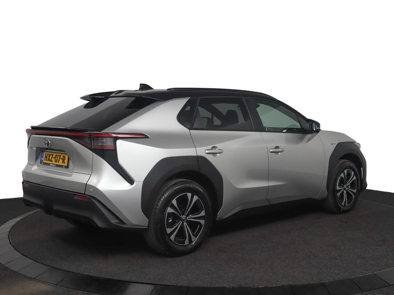 Toyota bZ4X Dynamic 71 kWh | Panoramadak | Stoelverwarming | 360 graden camera |