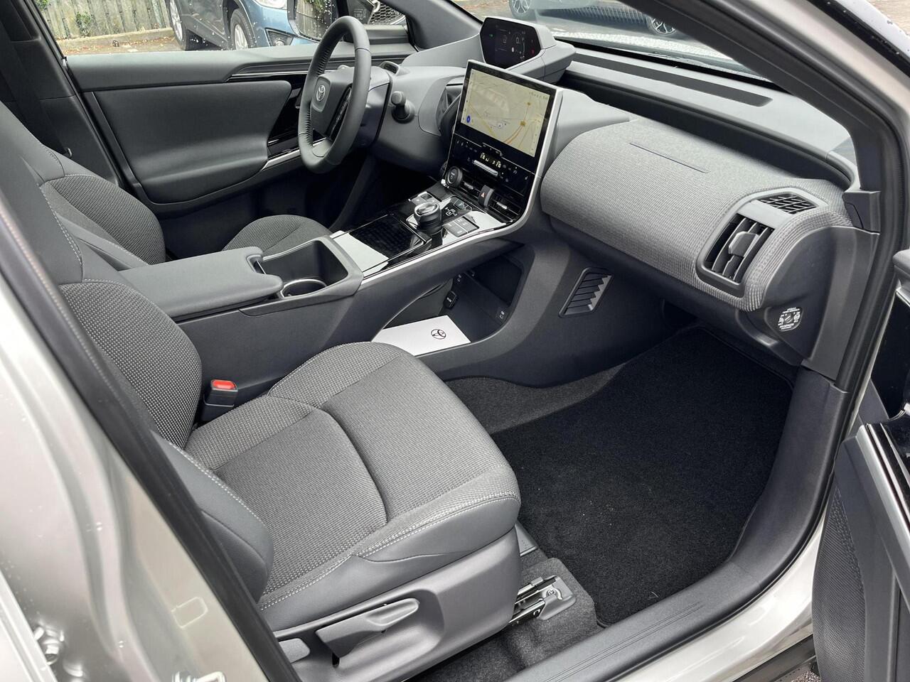 Toyota bZ4X Dynamic 71 kWh | Navigatie | Apple CarPlay/Android auto | Achteruitrijcamera | Stoelverwarming | Stuurverwarming | Panoramadak