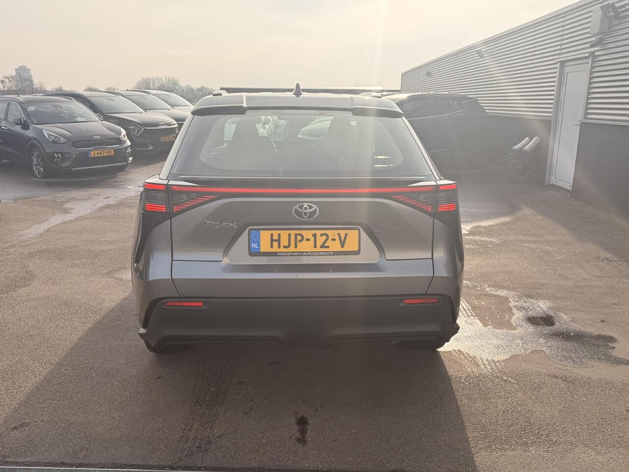 Toyota bZ4X Active 71 kWh Speciale PRIJS !! Nieuw 3km 27 maart 2025 incl: AppleCarplay / AndroidAuto, Parkeerhulpcamera, Climate control, Adaptieve cruise control