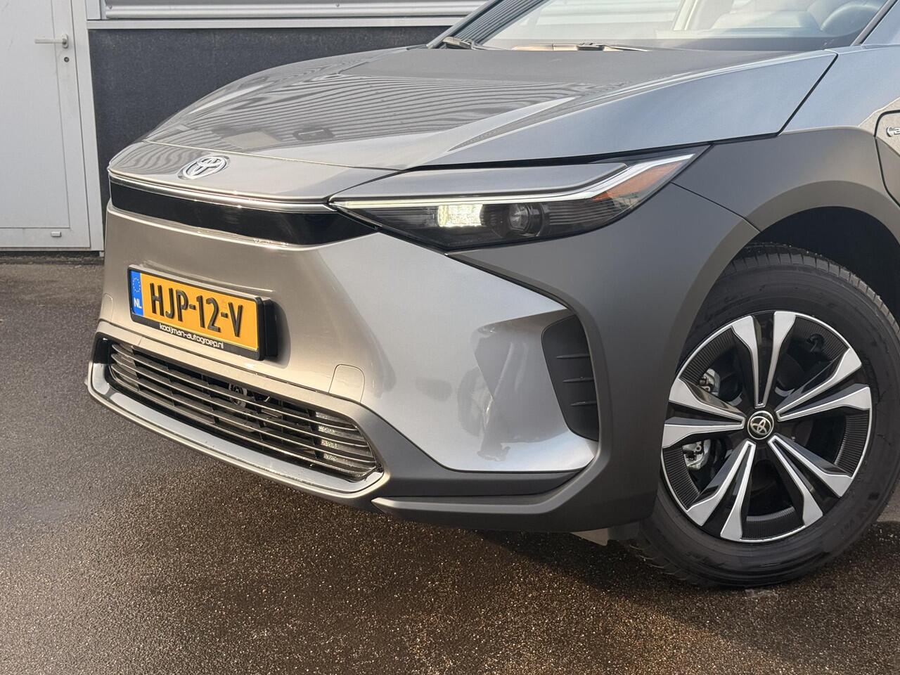 Toyota bZ4X Active 71 kWh Speciale PRIJS !! Nieuw 3km 27 maart 2025 incl: AppleCarplay / AndroidAuto, Parkeerhulpcamera, Climate control, Adaptieve cruise control