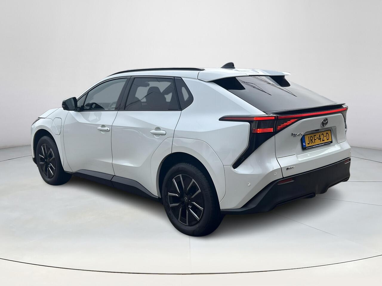 Toyota bZ4X Executive 73 kWh **LEDER/ JBL/ STOELVERWARMING- EN VENTILATIE/ 360 CAMERA/ DODEHOEK DETECTIE/ GARANTIE**