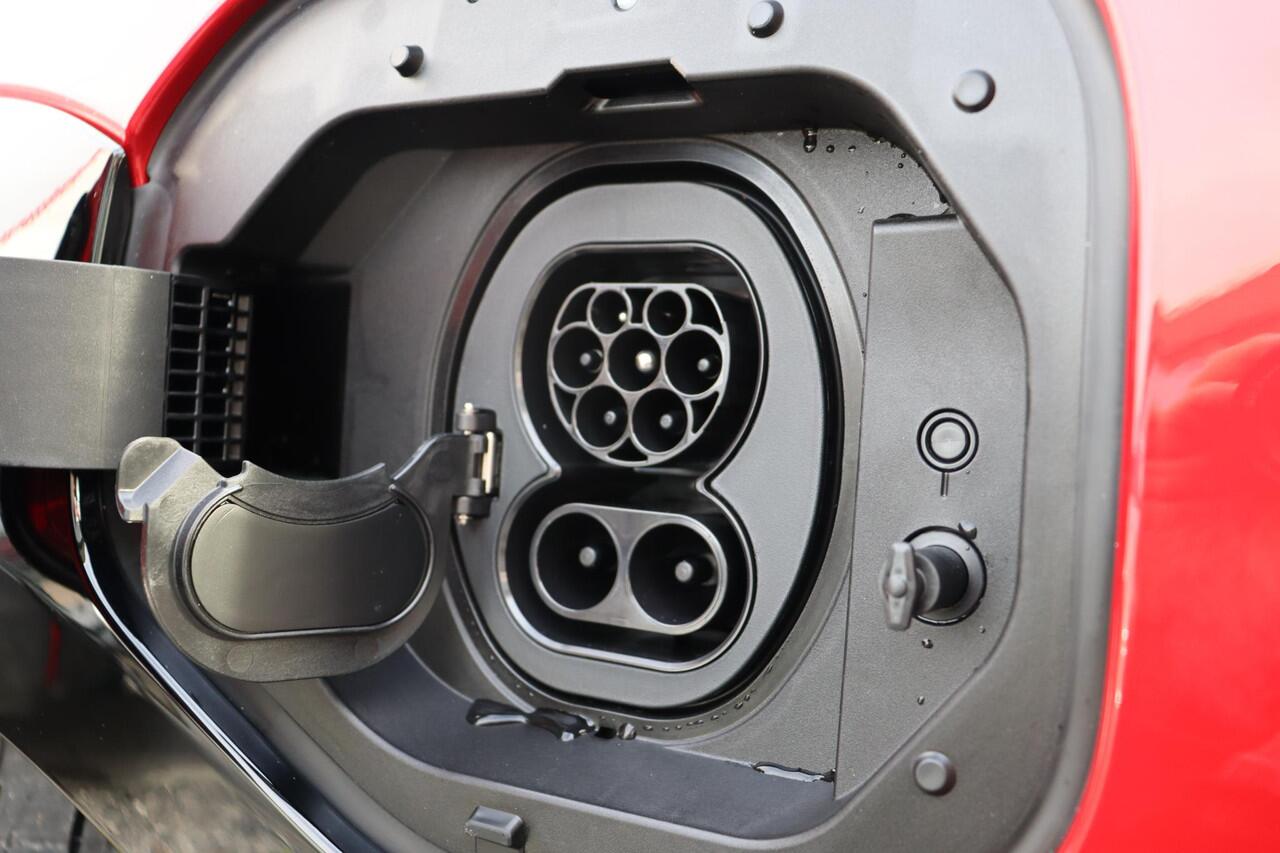 Toyota bZ4X Executive AWD 73,1 kWh, Premium pack, JBL Audio, BSM, Stoel verwarming en verkoeling, 360 Camera, Pano dak.