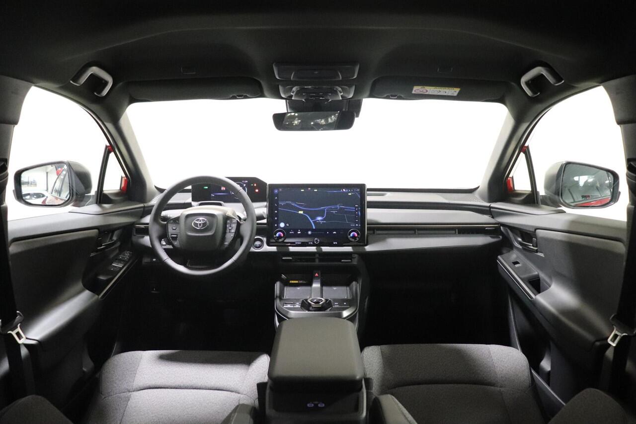 Toyota bZ4X Dynamic 73 kWh, 2.000,- inruilpremie, BSM, Sensoren, Stoel & Stuur verwarming, Apple Carplay/Android Auto!