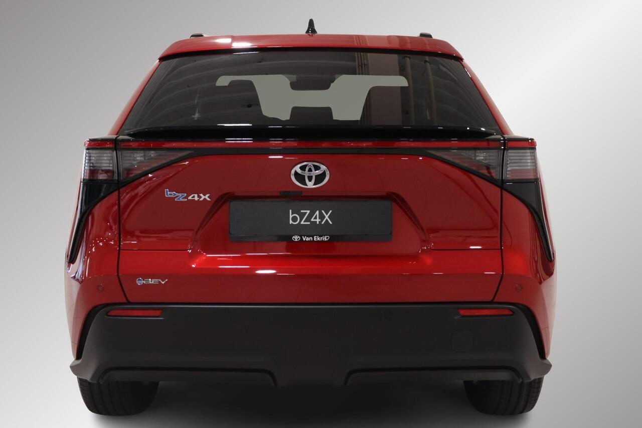 Toyota bZ4X Dynamic 73 kWh, 2.000,- inruilpremie, BSM, Sensoren, Stoel & Stuur verwarming, Apple Carplay/Android Auto!