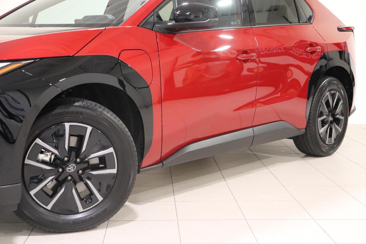 Toyota bZ4X Dynamic 73 kWh, 2.000,- inruilpremie, BSM, Sensoren, Stoel & Stuur verwarming, Apple Carplay/Android Auto!