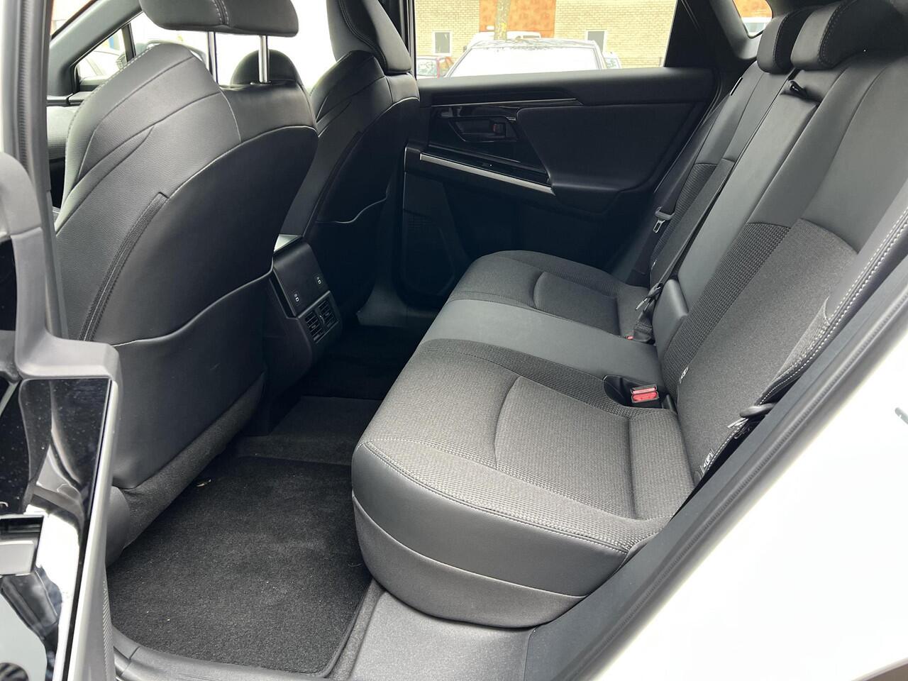 Toyota bZ4X Dynamic 71 kWh Bi-Tone | Panoramadak ¤ 7.500,- voordeel!!!