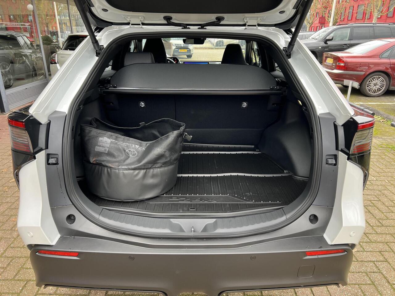 Toyota bZ4X Dynamic 71 kWh Bi-Tone | Panoramadak ¤ 7.500,- voordeel!!!