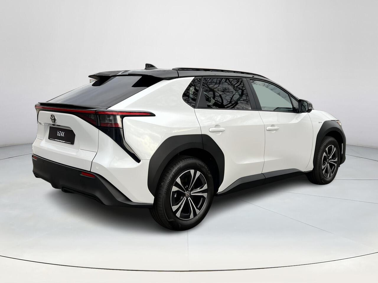 Toyota bZ4X Dynamic 71 kWh Bi-Tone | Panoramadak ¤ 7.500,- voordeel!!!