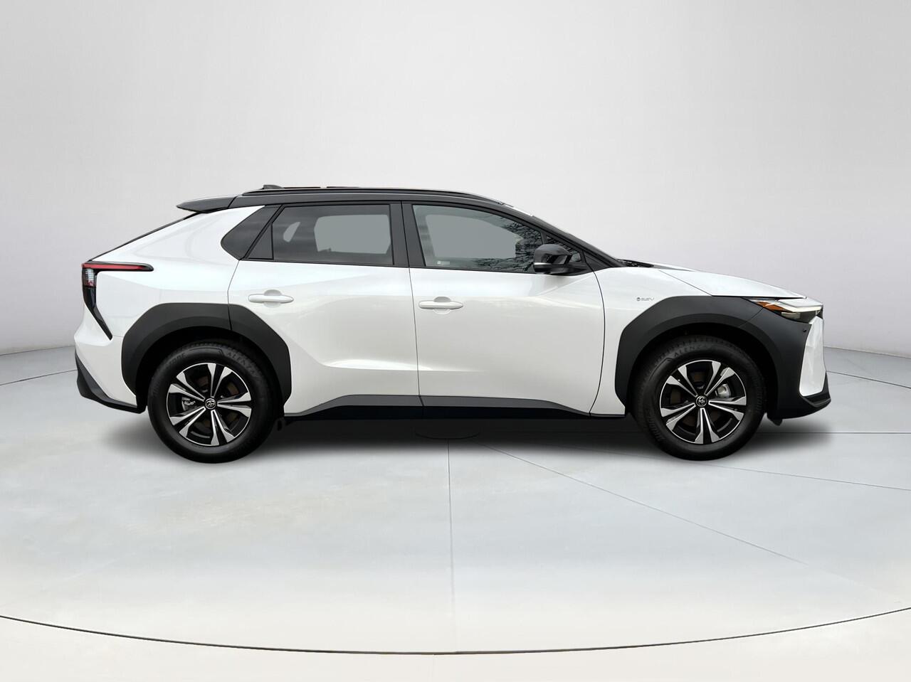 Toyota bZ4X Dynamic 71 kWh Bi-Tone | Panoramadak ¤ 7.500,- voordeel!!!