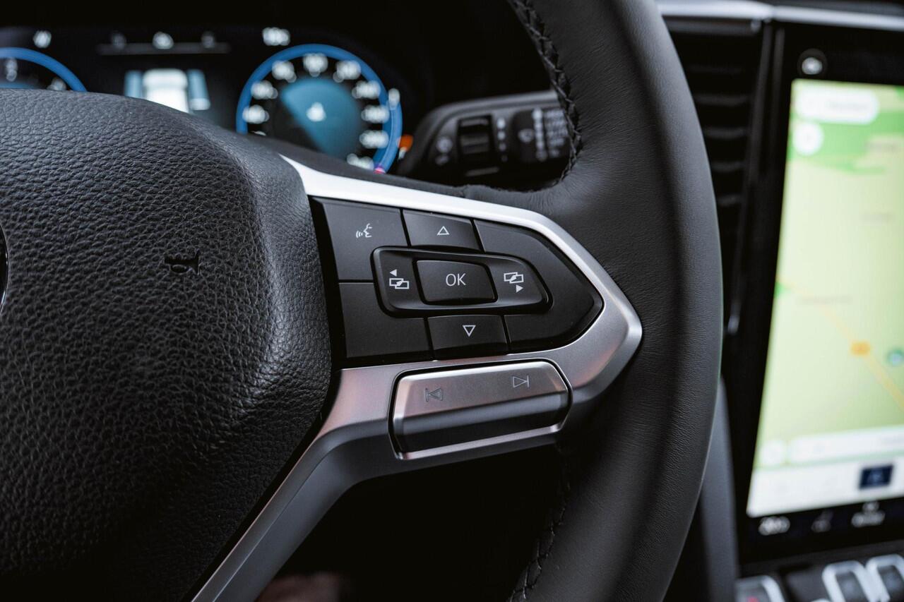 Volkswagen AMAROK 3.0 TDI V6 240PK 4-Motion Aventura ROLLO Elektr. IQ LED | Side Steps | Elek Rolkoffer | 2-zits. |