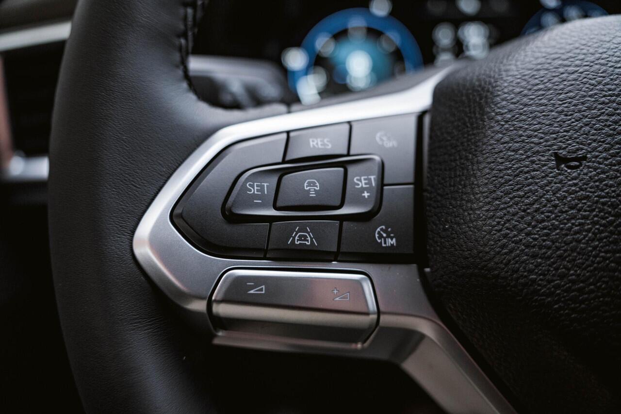 Volkswagen AMAROK 3.0 TDI V6 240PK 4-Motion Aventura ROLLO Elektr. IQ LED | Elek Rolkoffer | 2-zits. |