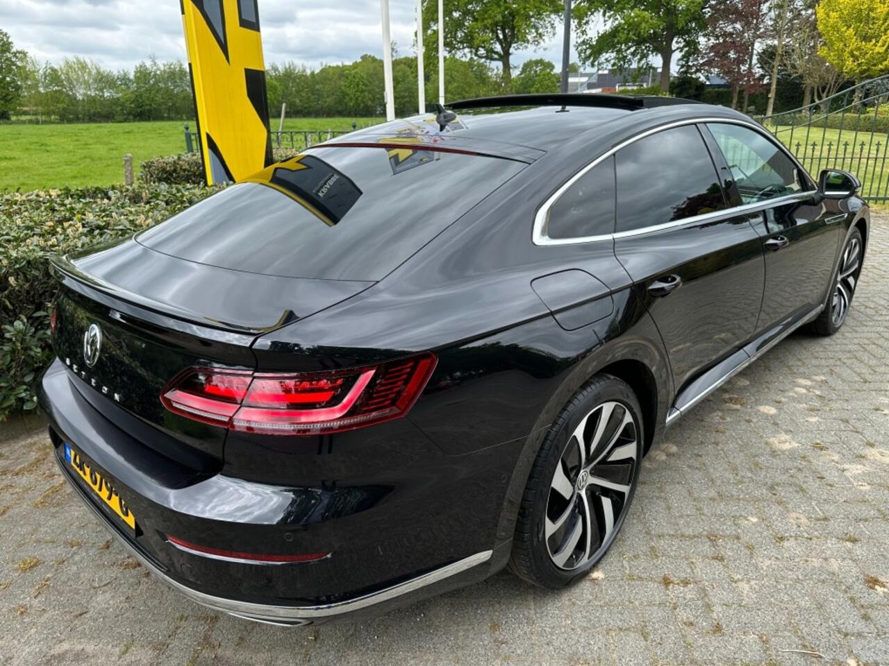 Volkswagen Arteon 1.5 TSI DSG7 Business R Pano / Keyless / Virtual