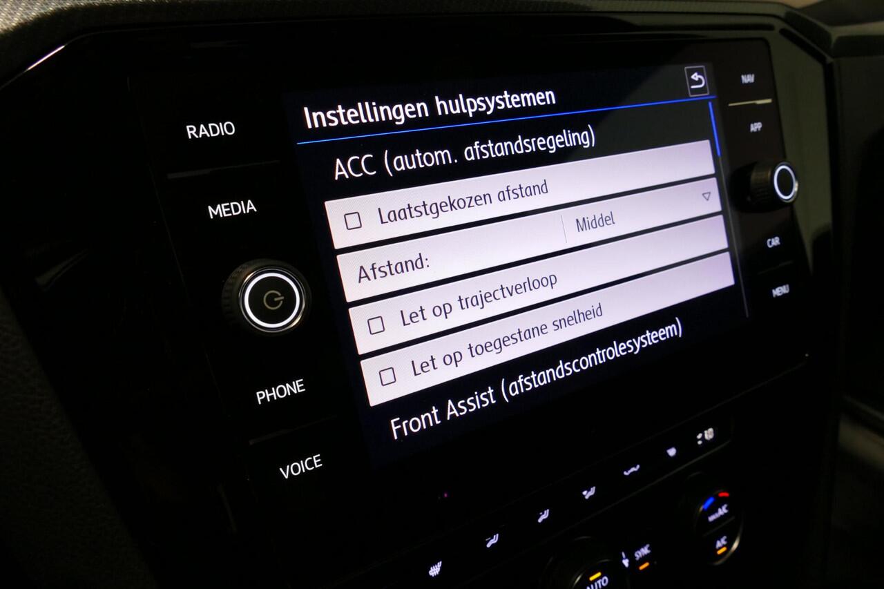 Volkswagen Arteon 2.0 TSI Business R / Stoelverwarming / Apple Carplay - Android Auto / Ergo Active best. stoel / Navigatie / Climatronic / Full LED / Elektr. wegklapbare trekhaak / Keyless / Grootlicht assistent