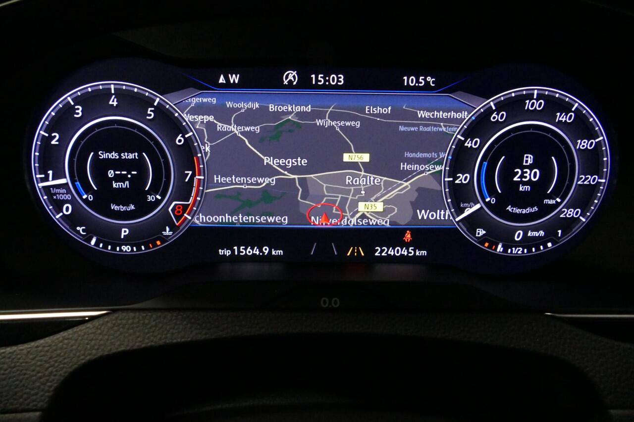 Volkswagen Arteon 2.0 TSI Business R / Stoelverwarming / Apple Carplay - Android Auto / Ergo Active best. stoel / Navigatie / Climatronic / Full LED / Elektr. wegklapbare trekhaak / Keyless / Grootlicht assistent