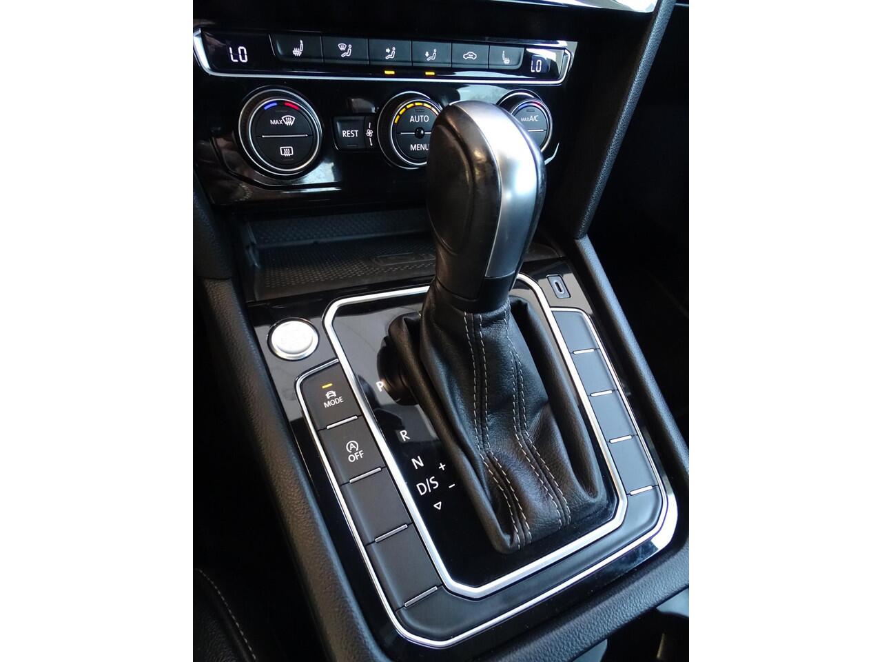 Volkswagen Arteon 2.0 TSI Business R Exclusive AUTOMAAT| R-LINE|PANORAMADAK|NAVIAGTIE|ACHTERUIT RIJ CAMERA|WIT PARELMOER|WEG KLAPBAAR TREKHAAK|LED PAKKET|STOELVERWARMING|