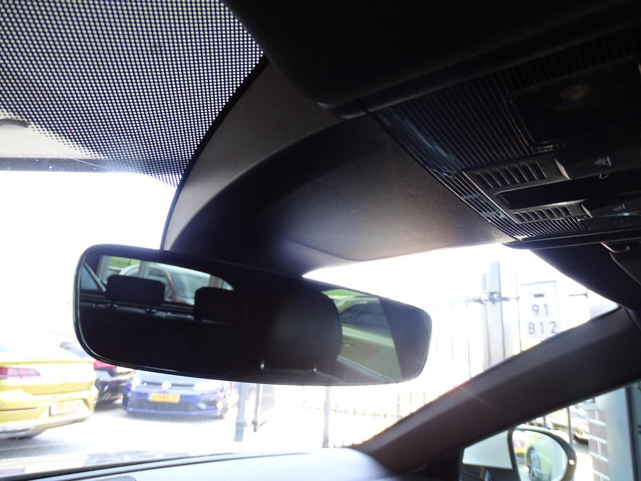 Volkswagen Arteon 2.0 TSI Business R Exclusive AUTOMAAT| R-LINE|PANORAMADAK|NAVIAGTIE|ACHTERUIT RIJ CAMERA|WIT PARELMOER|WEG KLAPBAAR TREKHAAK|LED PAKKET|STOELVERWARMING|