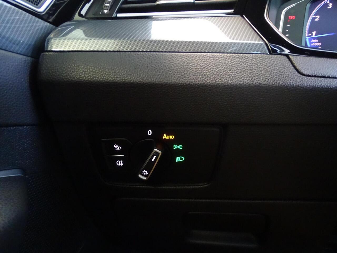 Volkswagen Arteon 2.0 TSI Business R Exclusive AUTOMAAT| R-LINE|PANORAMADAK|NAVIAGTIE|ACHTERUIT RIJ CAMERA|WIT PARELMOER|WEG KLAPBAAR TREKHAAK|LED PAKKET|STOELVERWARMING|