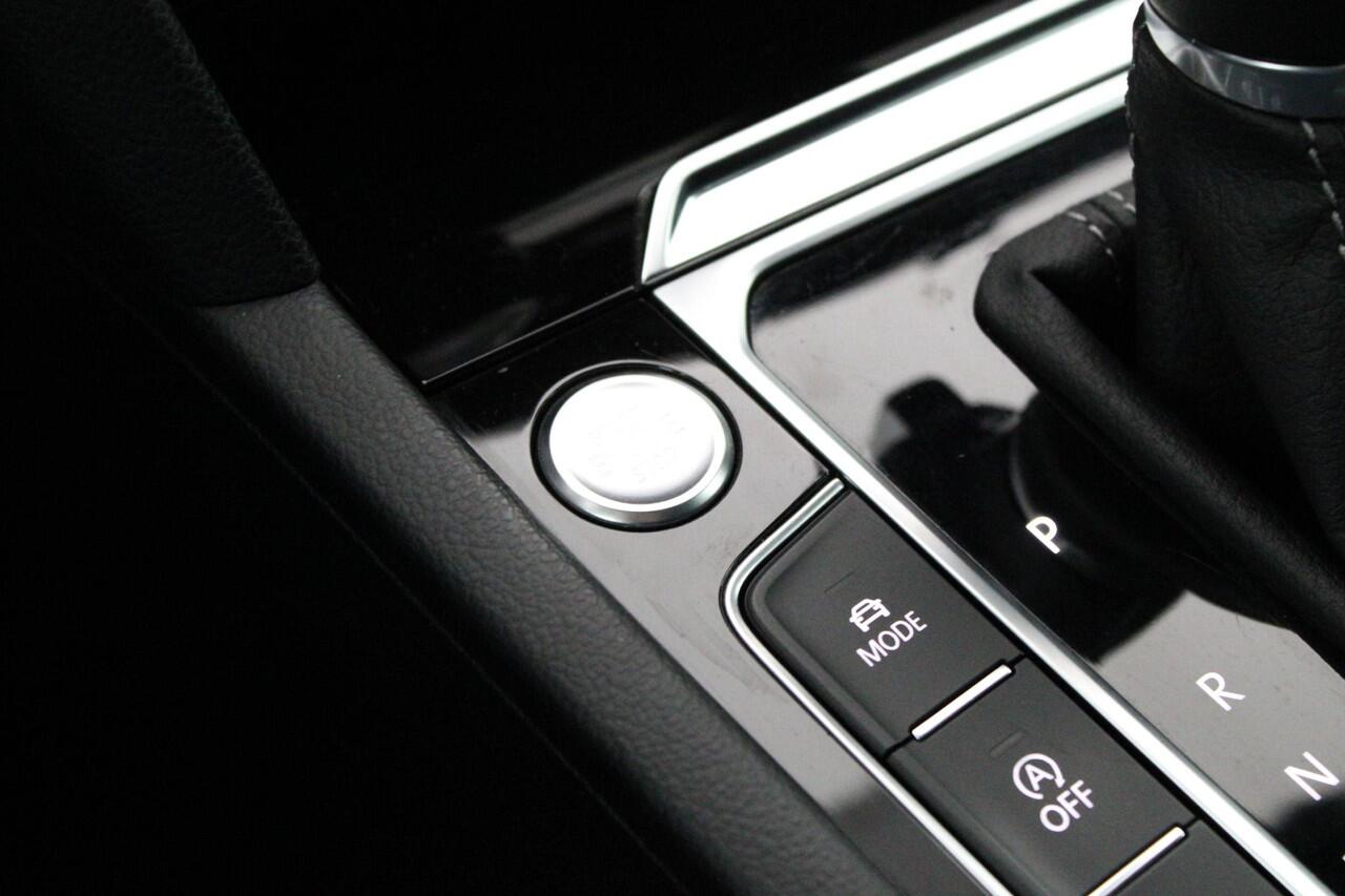 Volkswagen Arteon 1.5 TSI 150pk DSG 2x R-Line Keyless Virtual Cockpit Stoelverwarming Camera Panoramadak Navigatie