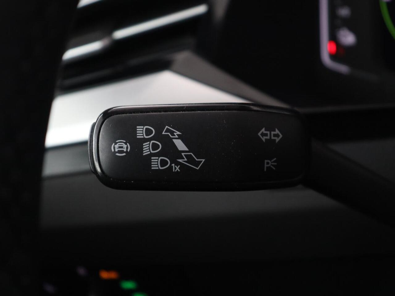 Volkswagen Arteon 1.4 eHybrid R Line | Trekhaak | Leder/Alcantara | Massage | Camera | Adaptive cruise | Achterbankverwarming | Virtual Cockpit | Matrix LED | Carplay | Navigatie | PHEV | Plug In