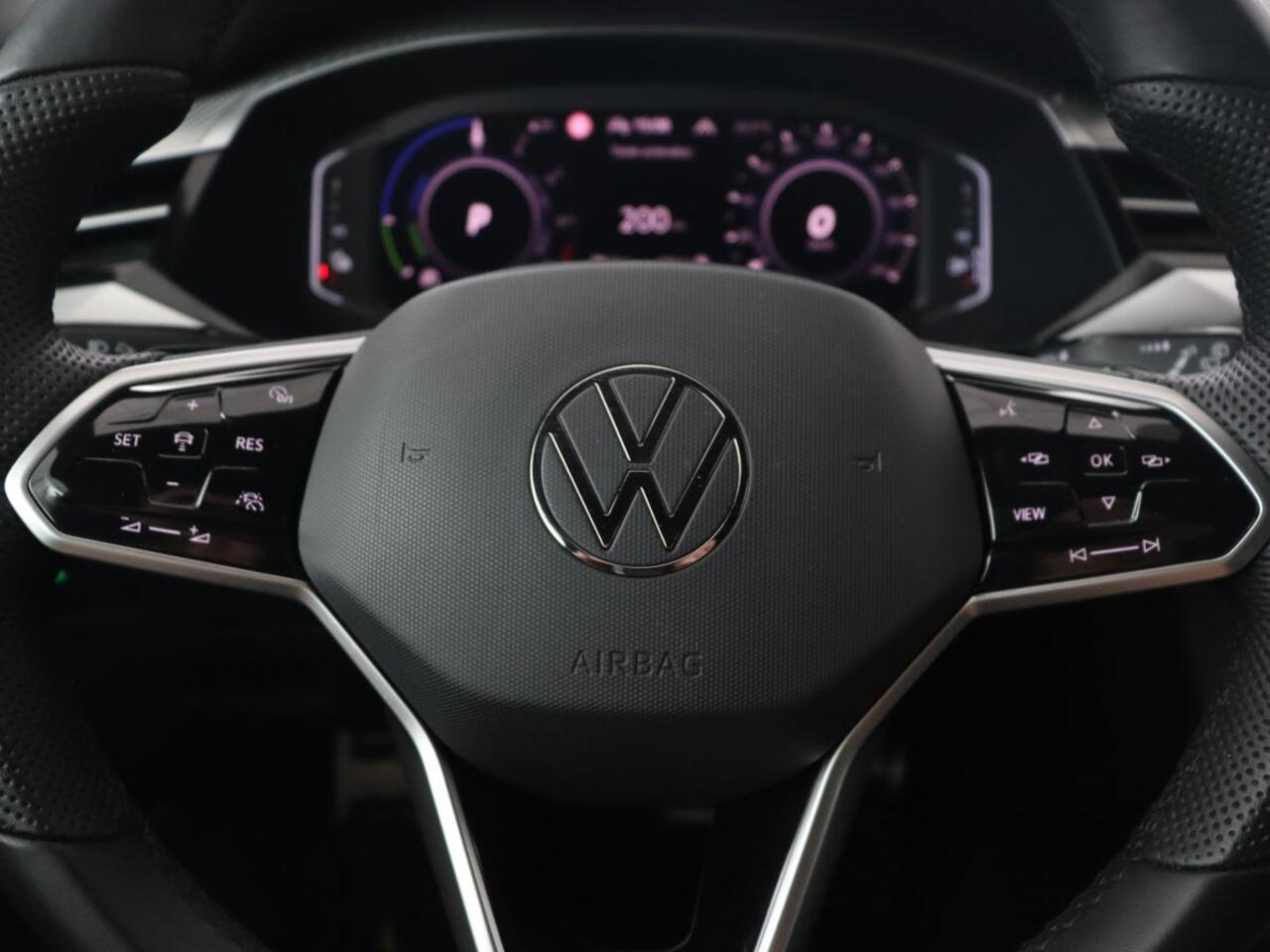 Volkswagen Arteon 1.4 eHybrid R Line | Trekhaak | Leder/Alcantara | Massage | Camera | Adaptive cruise | Achterbankverwarming | Virtual Cockpit | Matrix LED | Carplay | Navigatie | PHEV | Plug In