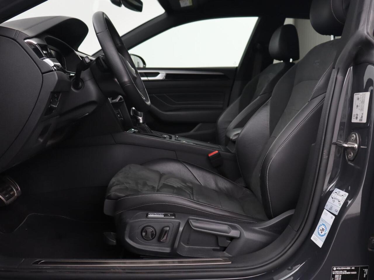 Volkswagen Arteon 1.4 eHybrid R Line | Trekhaak | Leder/Alcantara | Massage | Camera | Adaptive cruise | Achterbankverwarming | Virtual Cockpit | Matrix LED | Carplay | Navigatie | PHEV | Plug In