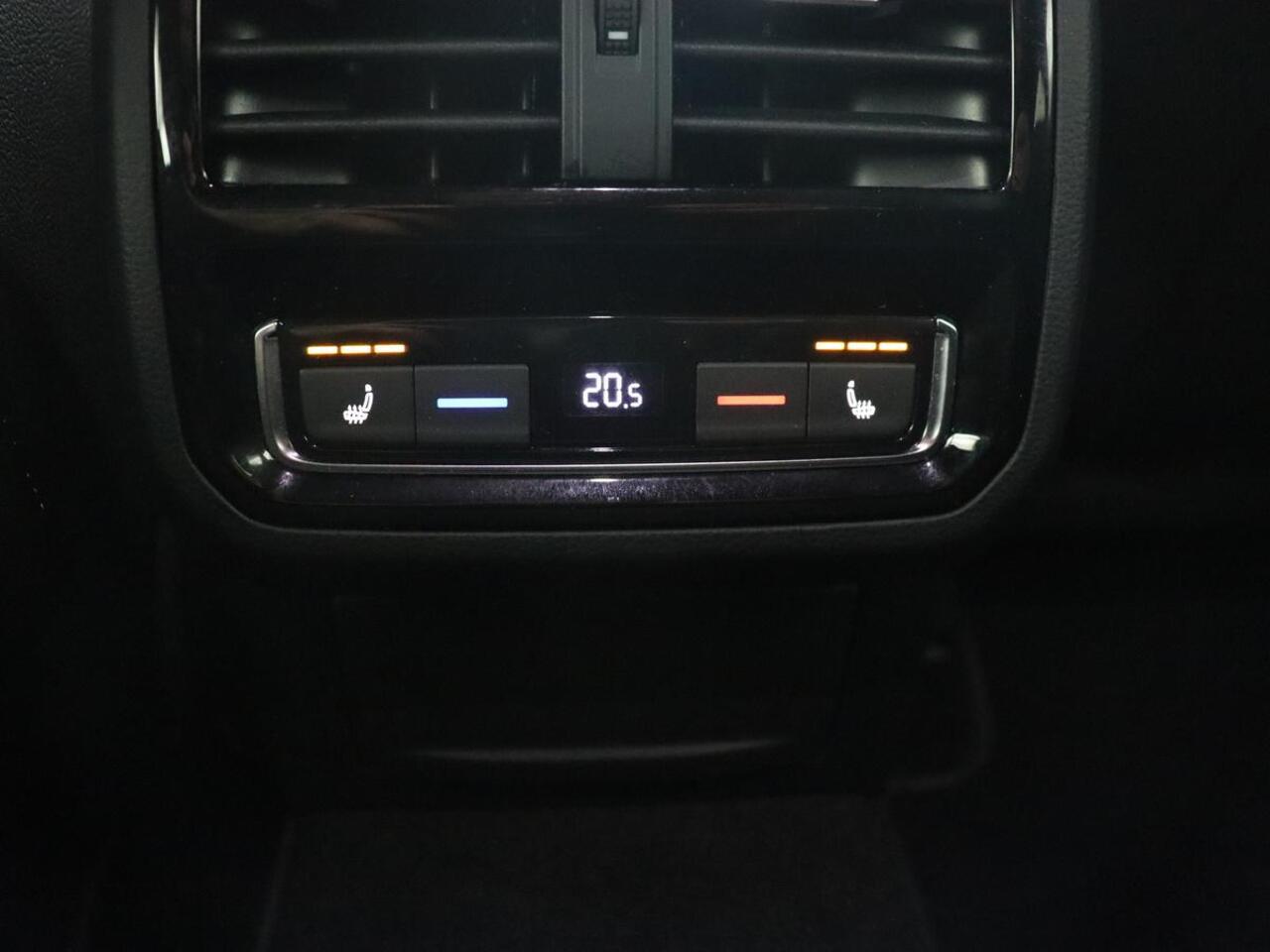 Volkswagen Arteon 1.4 eHybrid R Line | Trekhaak | Leder/Alcantara | Massage | Camera | Adaptive cruise | Achterbankverwarming | Virtual Cockpit | Matrix LED | Carplay | Navigatie | PHEV | Plug In