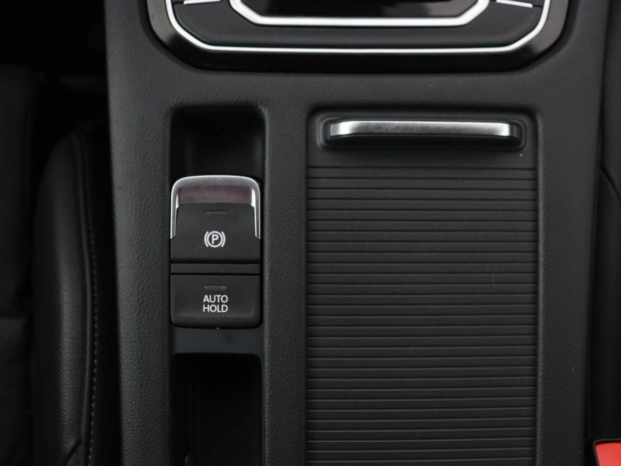 Volkswagen Arteon 1.4 eHybrid R Line | Trekhaak | Leder/Alcantara | Massage | Camera | Adaptive cruise | Achterbankverwarming | Virtual Cockpit | Matrix LED | Carplay | Navigatie | PHEV | Plug In