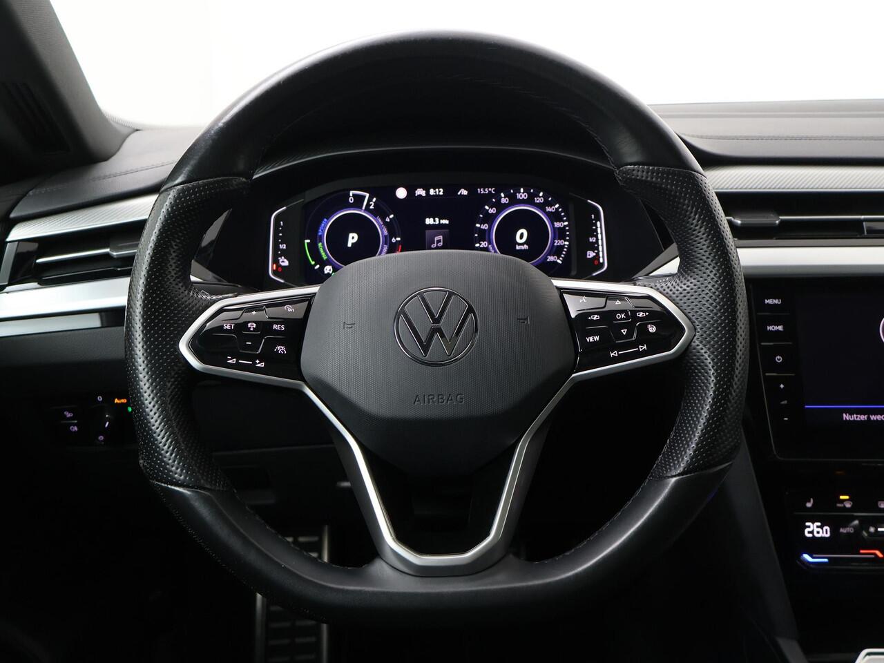 Volkswagen Arteon Shooting Brake 1.4 TSI eHybrid R-Line Business+ | 218 PK | SoH 86% | Automaat | Multifunctioneel stuurwiel | Stoelverwarming | Panoramadak | Inklapbare trekhaak |