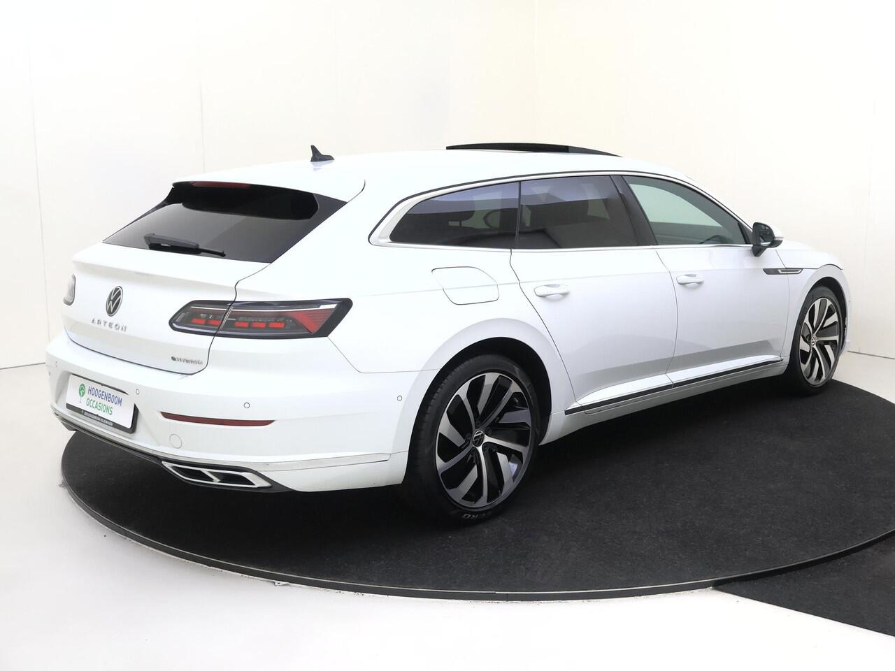 Volkswagen Arteon Shooting Brake 1.4 TSI eHybrid R-Line Business+ | SoH 98% | Panoramadak | 360 camera | Head-up display | Keyless | Adaptieve demping | Dodehoek detectie | Parkeerassistent | Stoelverwarming voor en achter |