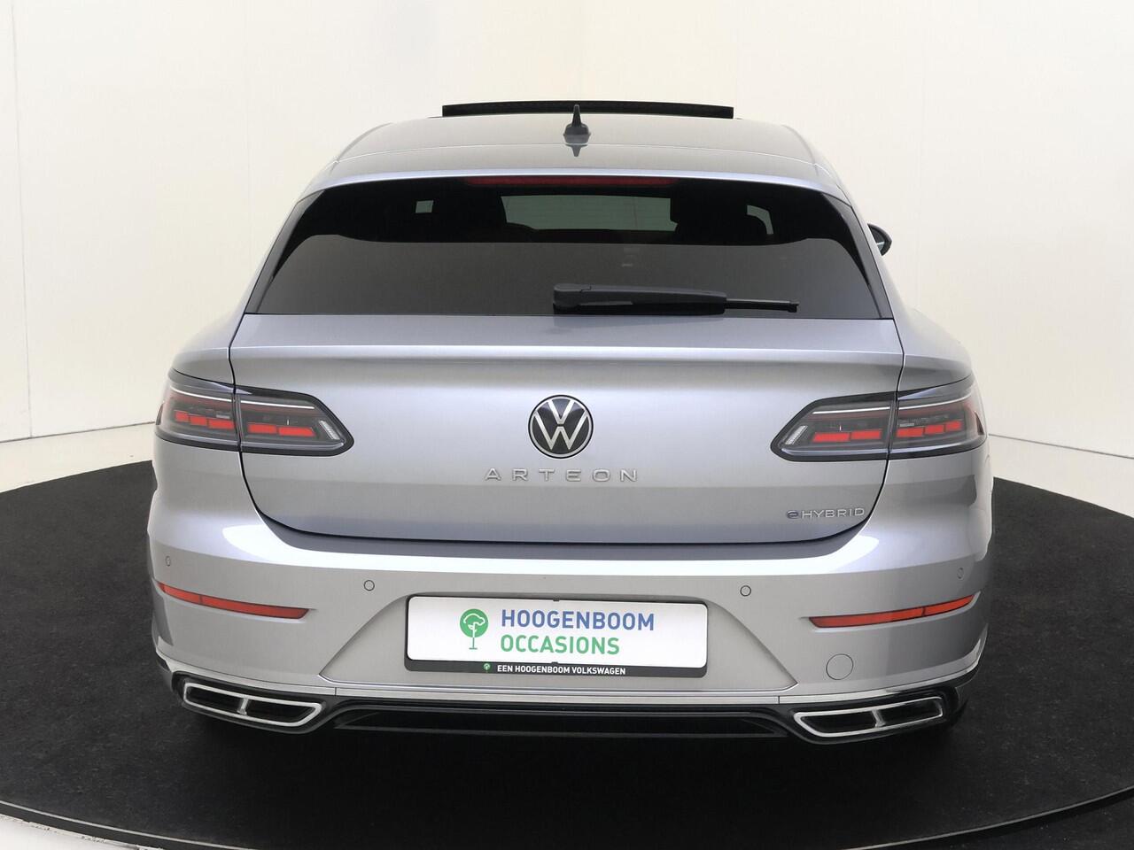 Volkswagen Arteon Shooting Brake 1.4 TSI eHybrid R-Line Business+ | Panoramadak | Trekhaak | Adaptieve demping | Dodehoek detectie | Parkeerassistent | Keyless | Stoelverwarming voor en achter |