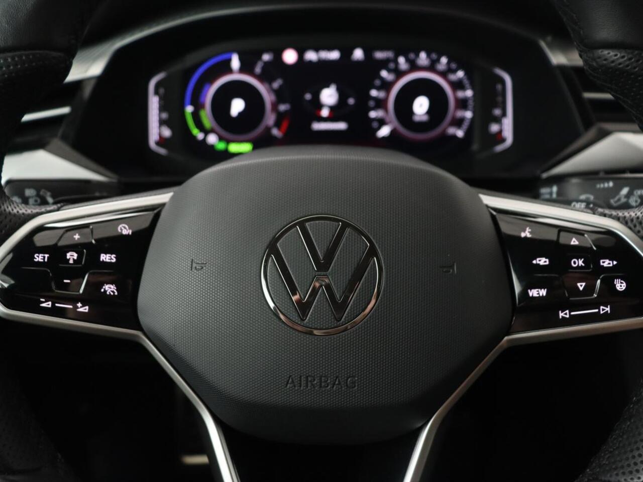 Volkswagen Arteon 1.4 TSI eHybrid R-Line Business | Panoramadak | Trekhaak wegklapbaar | Camera | Stoel & Stuurverwarming | Adaptive Cruise | Carplay | Elektrische achterklep