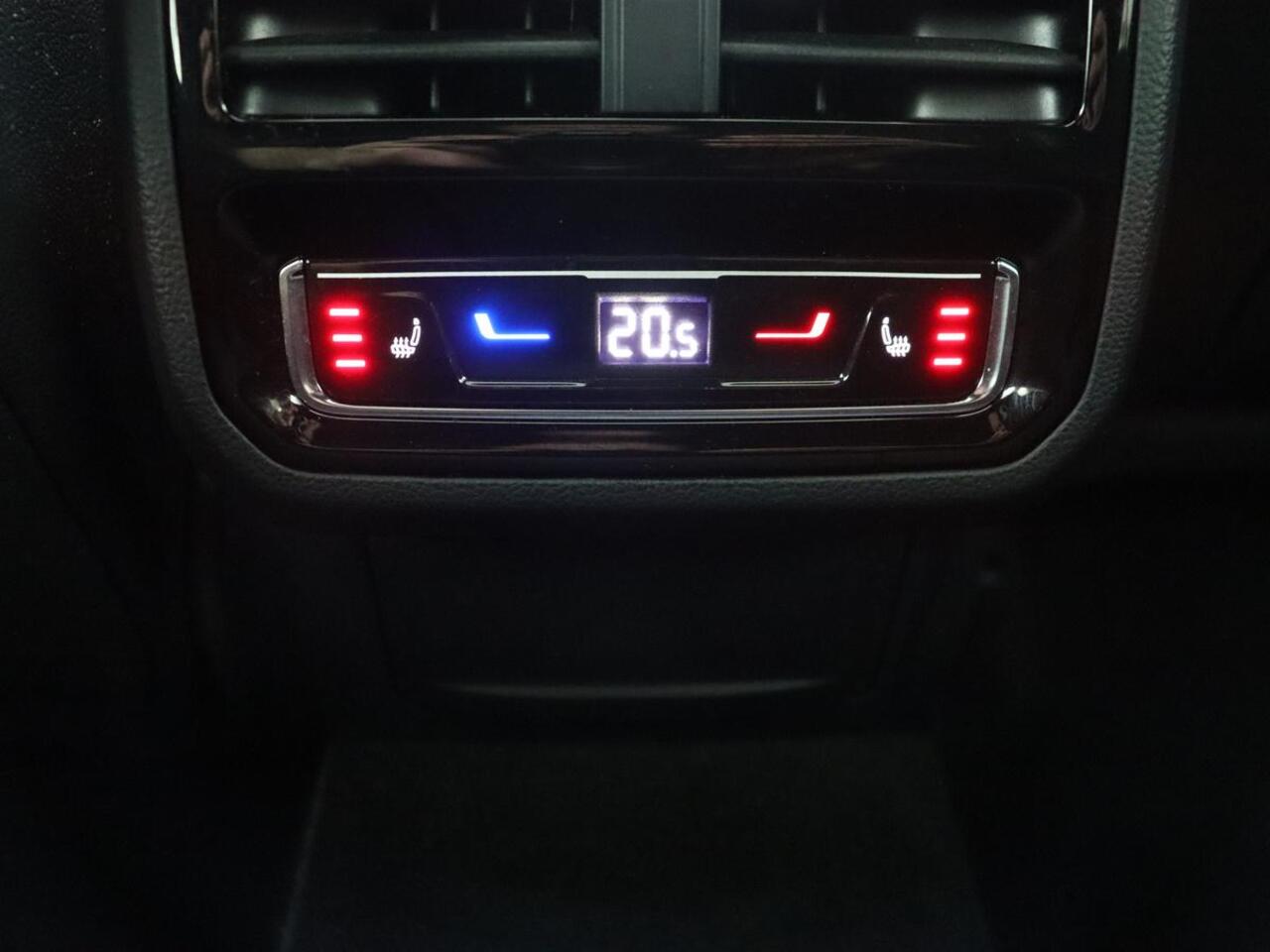 Volkswagen Arteon 1.4 TSI eHybrid R-Line Business | Panoramadak | Trekhaak wegklapbaar | Camera | Stoel & Stuurverwarming | Adaptive Cruise | Carplay | Elektrische achterklep