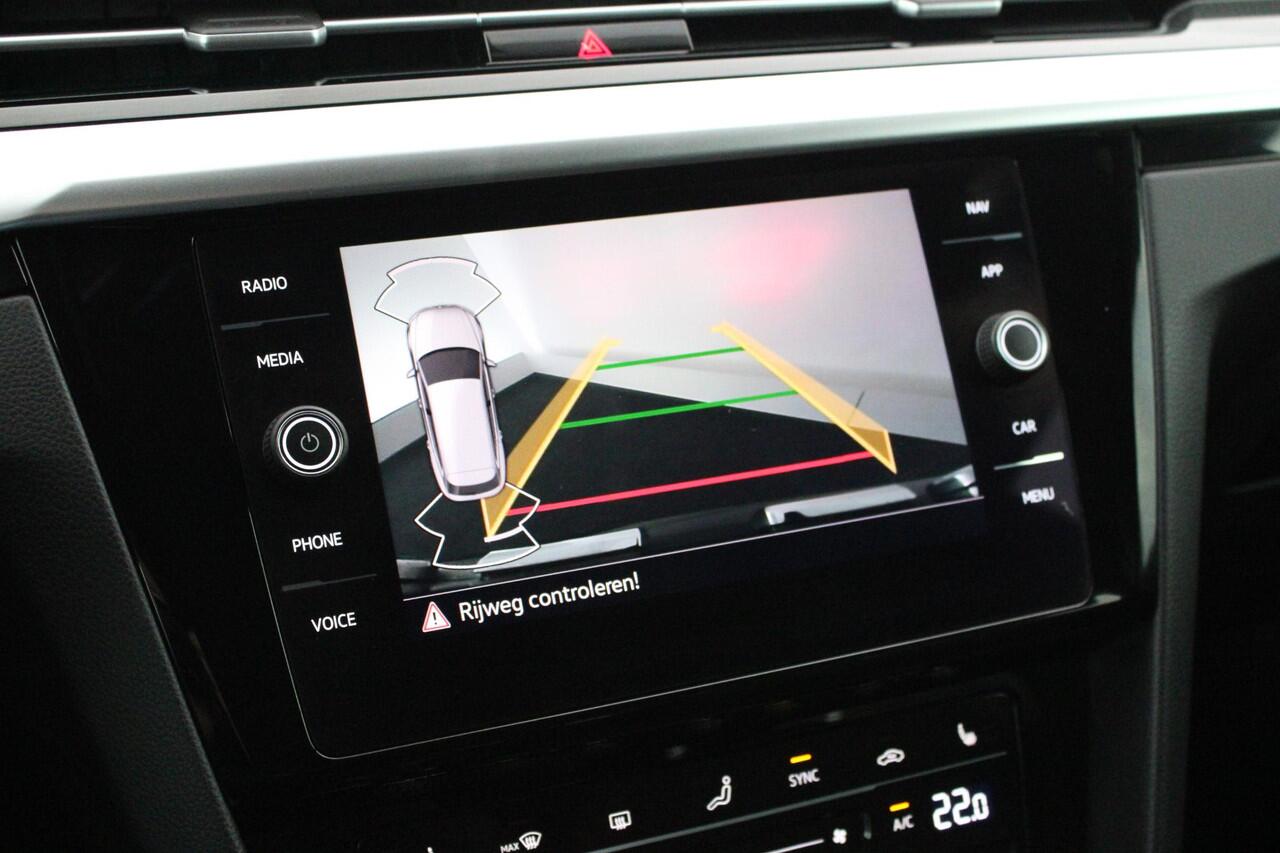 Volkswagen Arteon Shooting Brake 2.0 TSI 190pk DSG R-Line Business+ Keyless Panoramadak DCC Camera Stoelverwarming Virtual Cockpit Navigatie