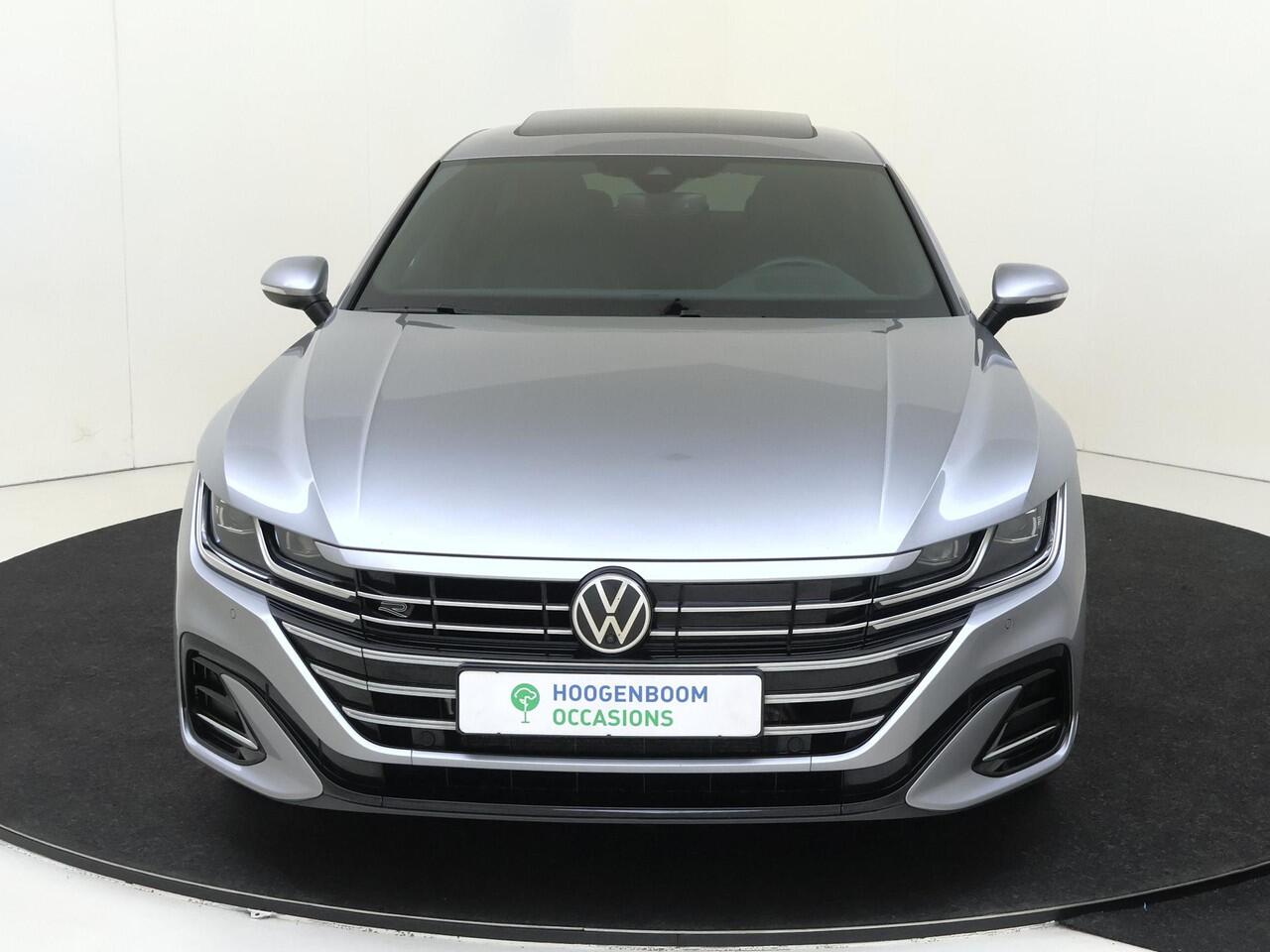 Volkswagen Arteon Shooting Brake 1.4 TSI eHybrid R-Line Business+ | Panoramadak | Trekhaak | 360 camera | 3-zone airco | Parkeerassistent | Stoel- en stuurwielverwarming | Keyless |
