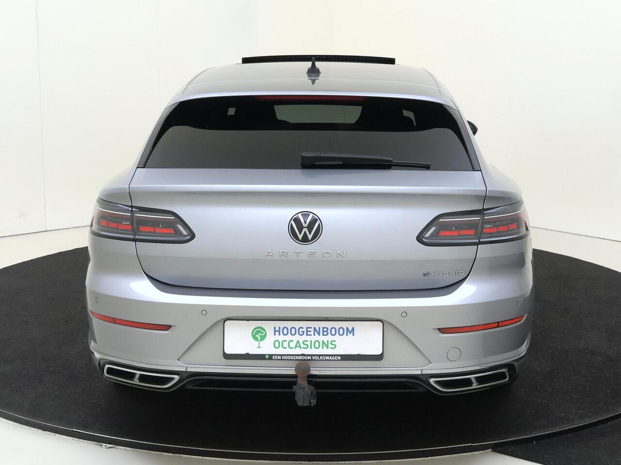 Volkswagen Arteon Shooting Brake 1.4 TSI eHybrid R-Line Business+ | Panoramadak | Trekhaak | 360 camera | 3-zone airco | Parkeerassistent | Stoel- en stuurwielverwarming | Keyless |