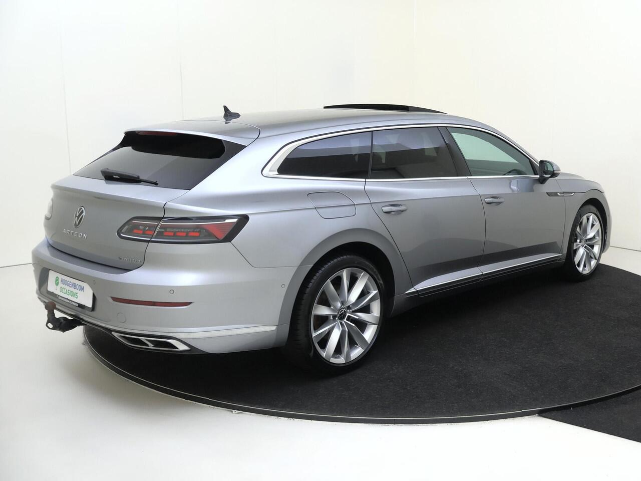 Volkswagen Arteon Shooting Brake 1.4 TSI eHybrid R-Line Business+ | Panoramadak | Trekhaak | 360 camera | 3-zone airco | Parkeerassistent | Stoel- en stuurwielverwarming | Keyless |