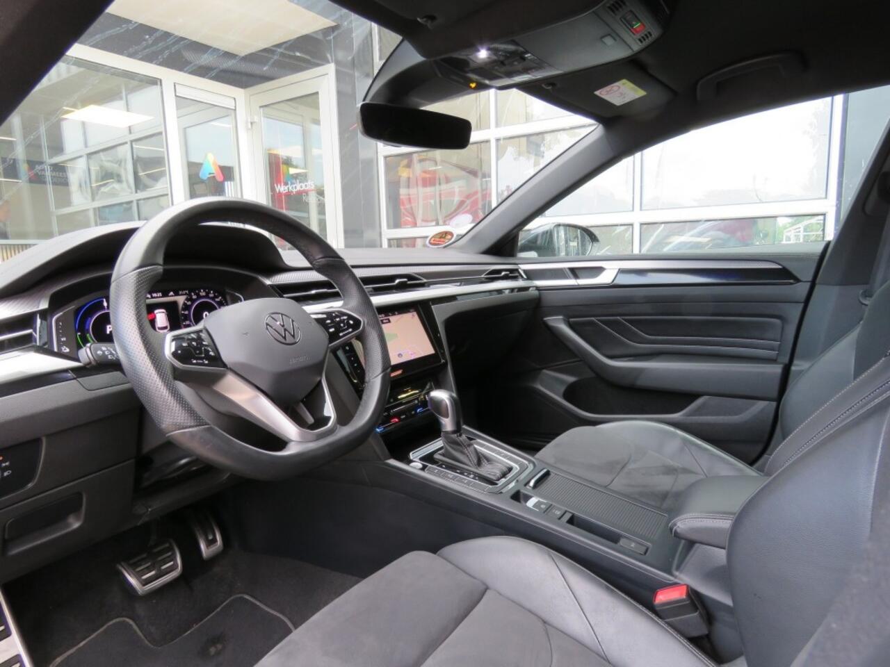 Volkswagen Arteon 1.4 TSI 218PK eHybrid R-LINE EL. BNS+ / 19 Inch / Led / Wegklap.haak / Camera / Elec.klep / BOVAG garantie