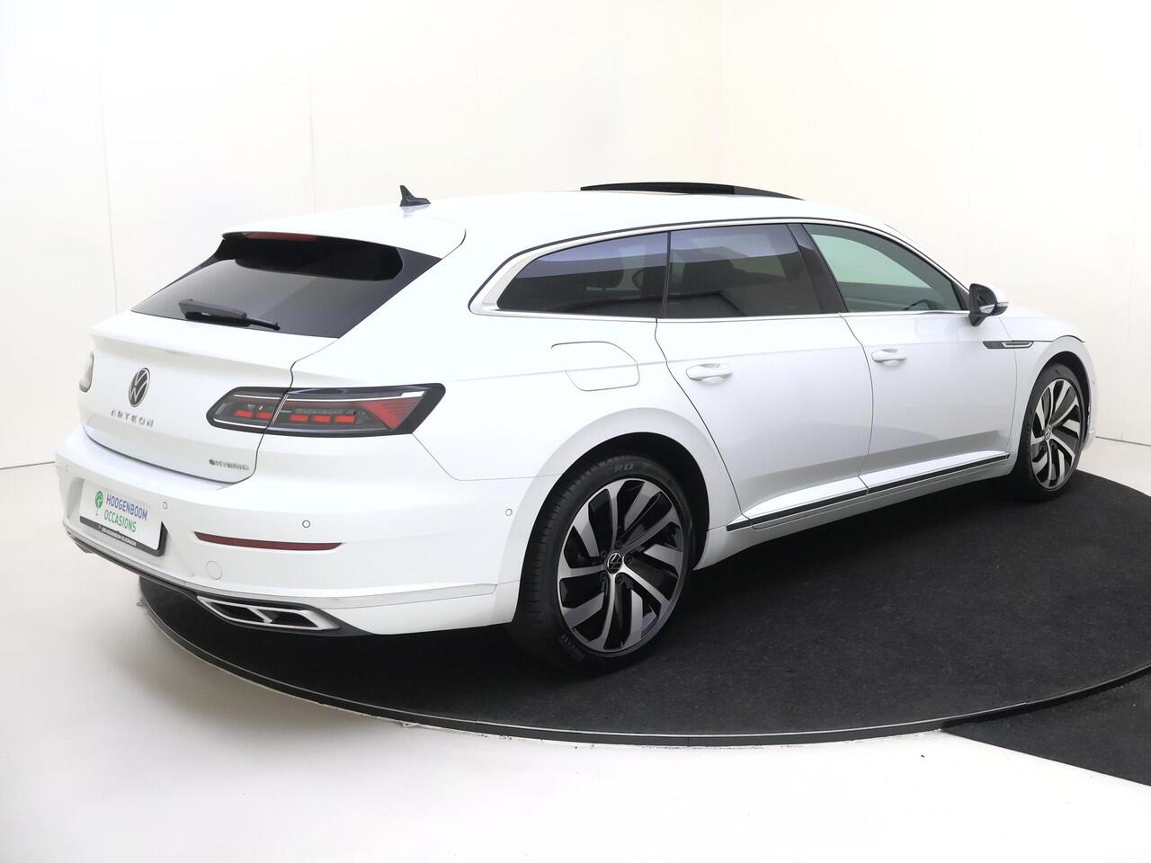 Volkswagen Arteon Shooting Brake 1.4 TSI eHybrid R-Line Business | SoH 98% | Panoramadak | 360 camera | Adaptieve demping systeem | 3-zone airco | Dodehoek detectie | Keyless | Stoel- en stuurwielverwarming | CarPlay |