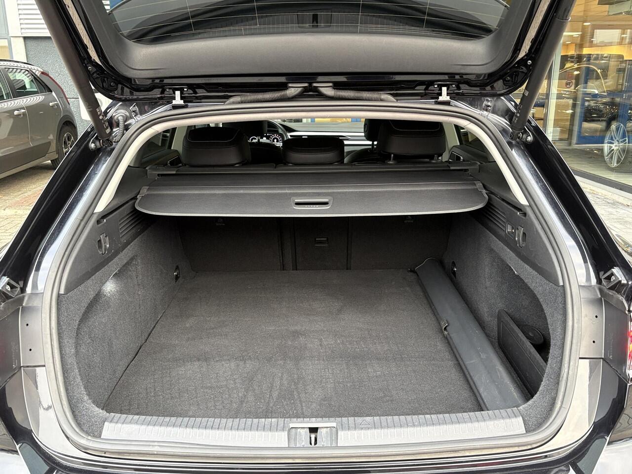 Volkswagen Arteon Shooting Brake 1.4 TSI eHybrid Elegance Business+ | Wegklapbare Trekhaak | Stoelverwarming | Stuurwielverwarming | Camera | Side Assist | Comfort stoelen elektrisch verstelbaar