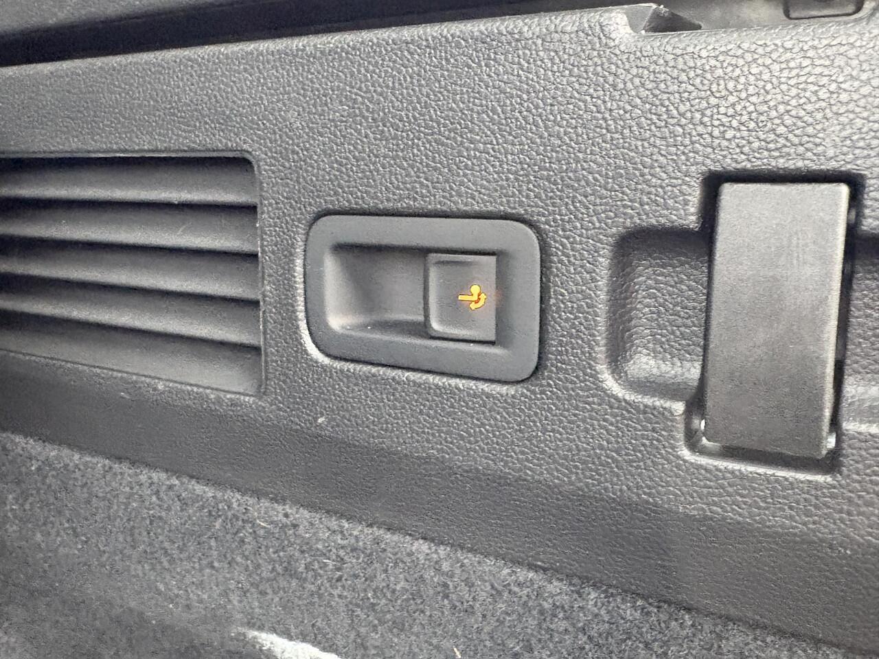 Volkswagen Arteon Shooting Brake 1.4 TSI eHybrid Elegance Business+ | Wegklapbare Trekhaak | Stoelverwarming | Stuurwielverwarming | Camera | Side Assist | Comfort stoelen elektrisch verstelbaar