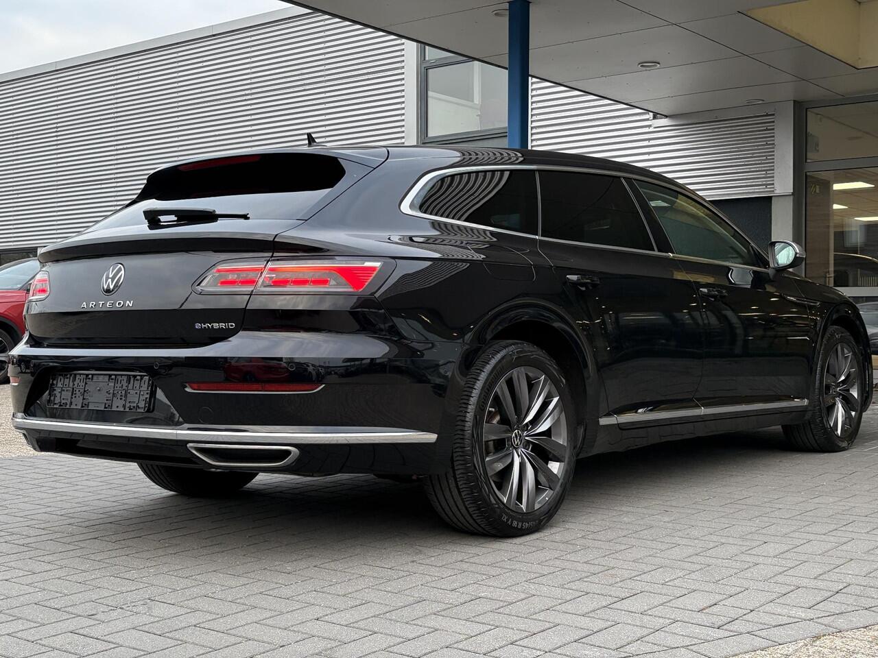 Volkswagen Arteon Shooting Brake 1.4 TSI eHybrid Elegance Business+ | Wegklapbare Trekhaak | Stoelverwarming | Stuurwielverwarming | Camera | Side Assist | Comfort stoelen elektrisch verstelbaar