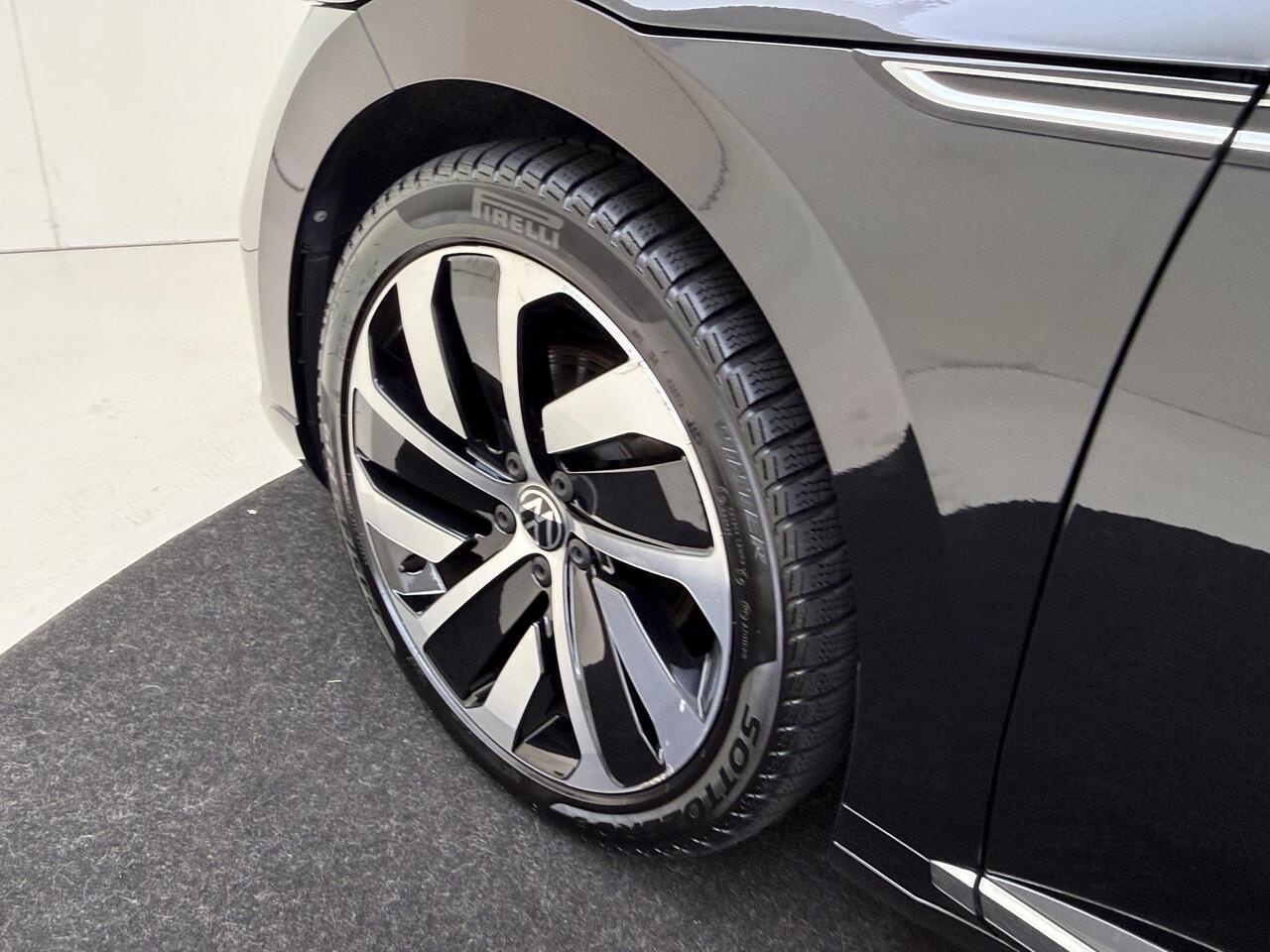 Volkswagen Arteon Shooting Brake 1.4 TSI eHybrid R-Line Business+ | SoH 100% | Panoramadak | Trekhaak | Dodehoek detectie | Adaptieve demping | Kuipstoelen | Lederen bekleding | Adaptieve cruise control | Navigatie |