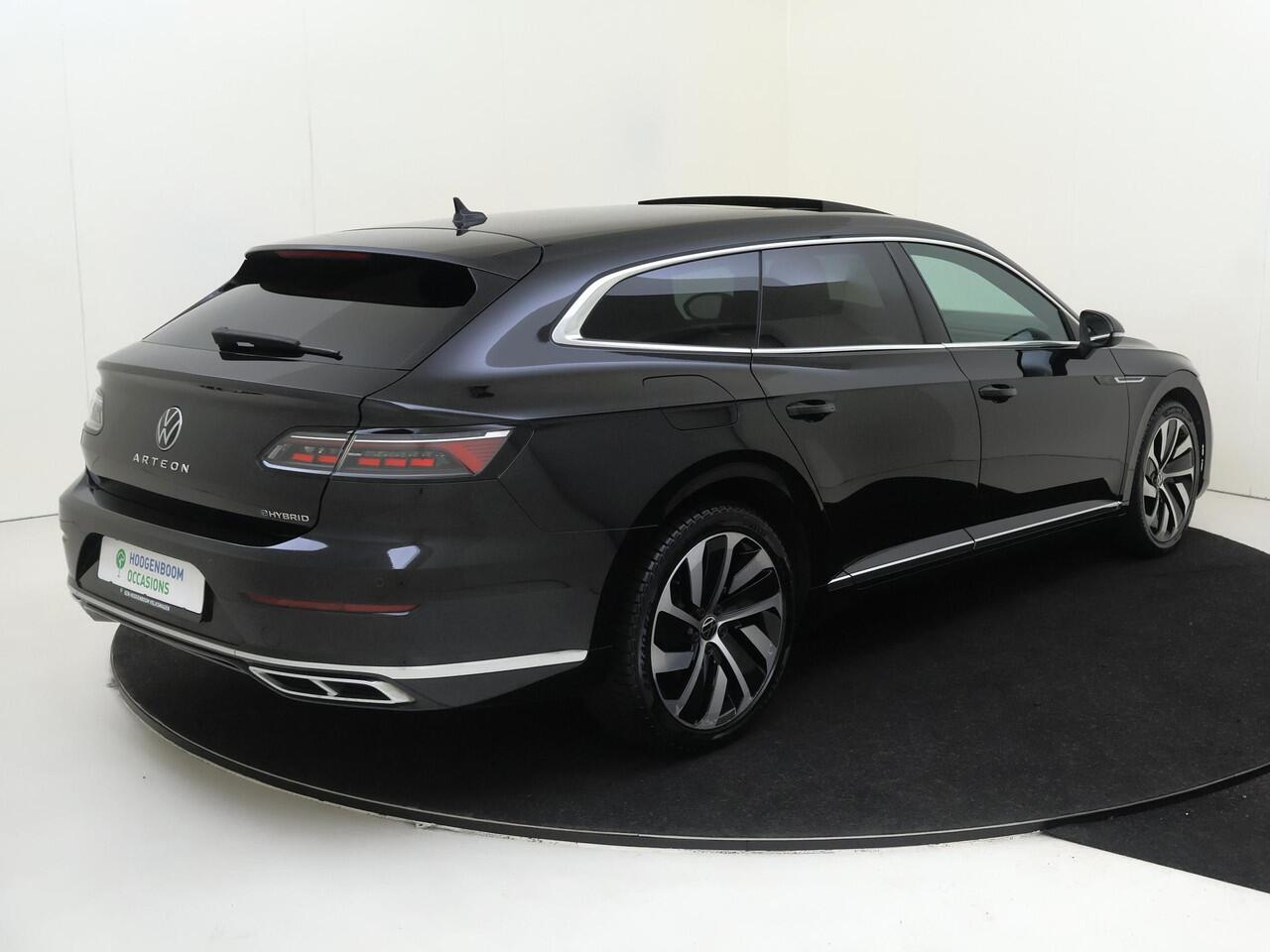 Volkswagen Arteon Shooting Brake 1.4 TSI eHybrid R-Line Business+ | SoH 100% | Panoramadak | Trekhaak | Dodehoek detectie | Adaptieve demping | Kuipstoelen | Lederen bekleding | Adaptieve cruise control | Navigatie |